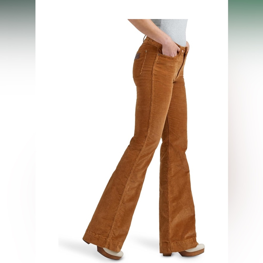 NWT Retro Wrangler High Rise Jean NWT “LACEY” RARE Trending 2025